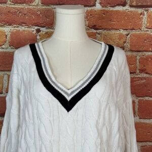 Forever 21 Women's Cable Knit Sweater Medium Small V-neck Cotton Academia Preppy